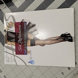 NIP Hanes lace top thigh highs size AB milk chocolate tone.